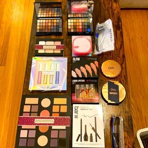 13 pc Super Makeup Kit - Great for resale!